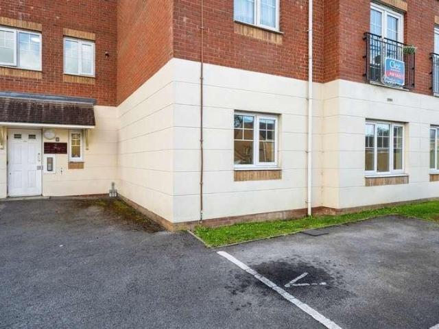 Flat for sale in Briton Ferry, Wales
