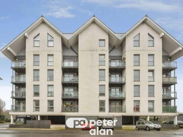 Flat for sale in Nangreaves, Wales