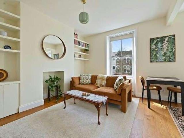 Flat for sale in Archway, Greater London