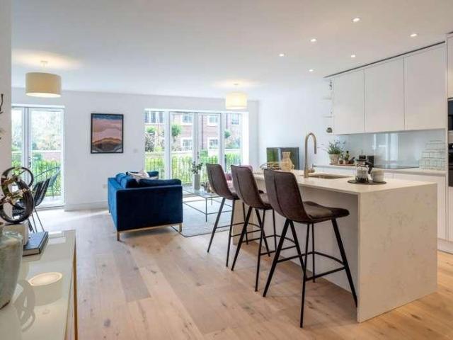 Flat for sale in Whetstone, Greater London