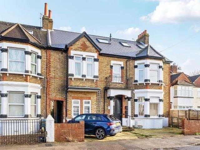 Flat for sale in Lower Halliford, Surrey