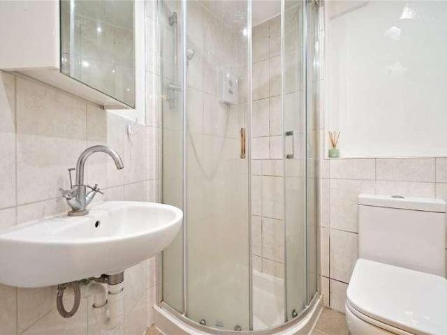 Flat for sale in Whitechapel, Greater London