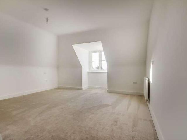 Flat for sale in Iver, Richings Park