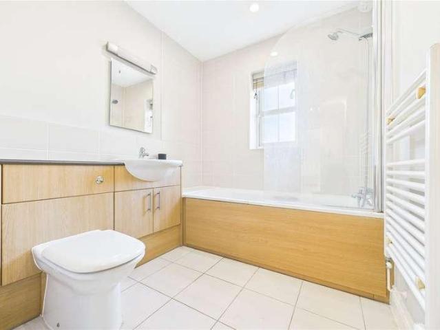 Flat for sale in Pangbourne, West Berkshire