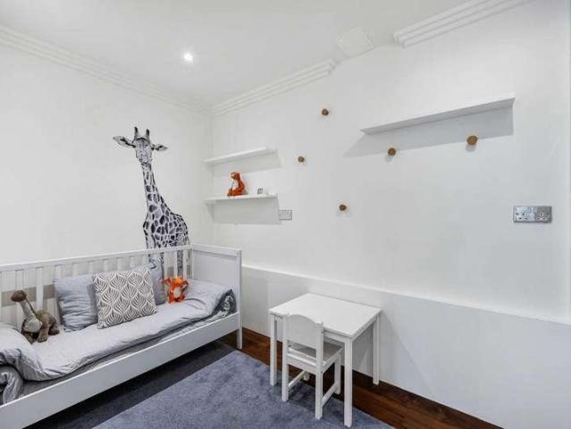 Flat for sale in London Borough of Hounslow, Greater London