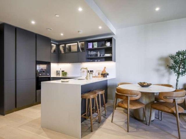 Flat for sale in London Borough of Wandsworth, Greater London