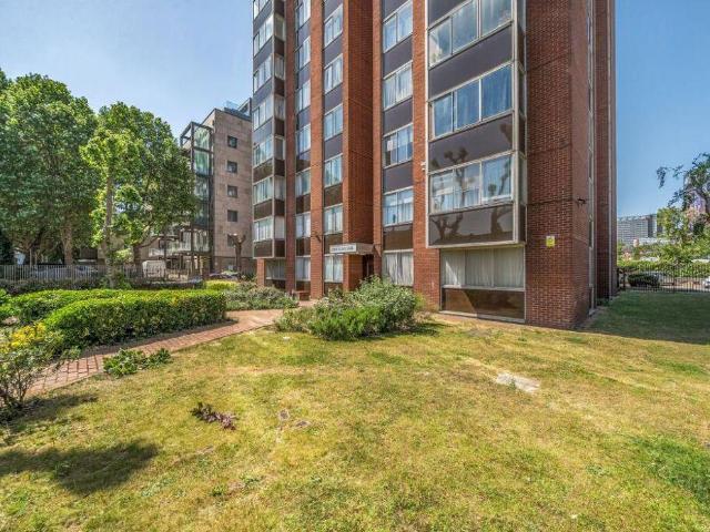 Flat for sale in London Borough of Croydon, Selhurst