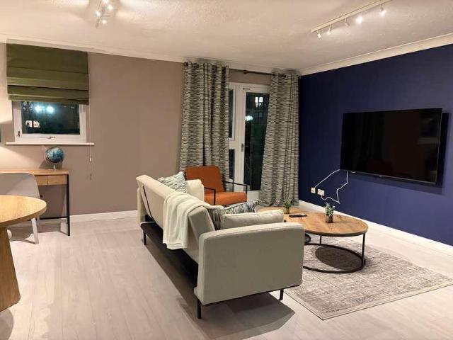 Flat for sale in Isle Of Dogs, Greater London
