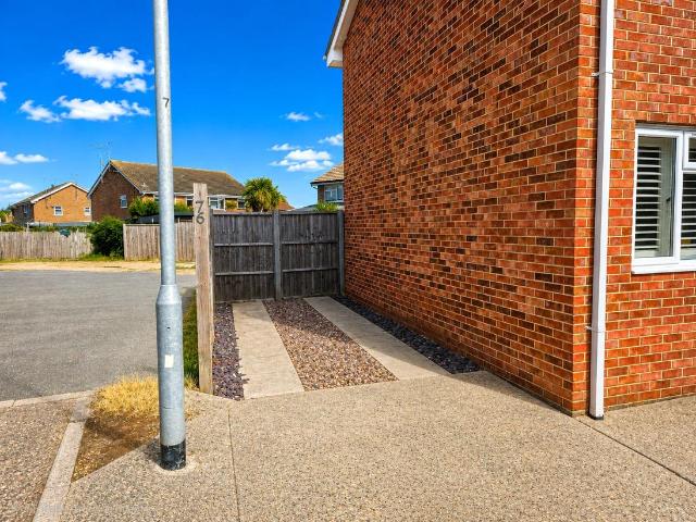 Flat for sale in Alton Barnes, Essex
