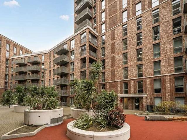 Flat for sale in Kenton, Greater London