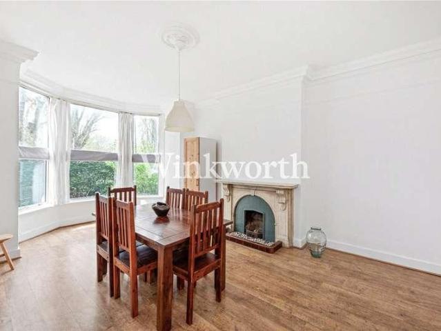 Flat for sale in Harringay, Greater London