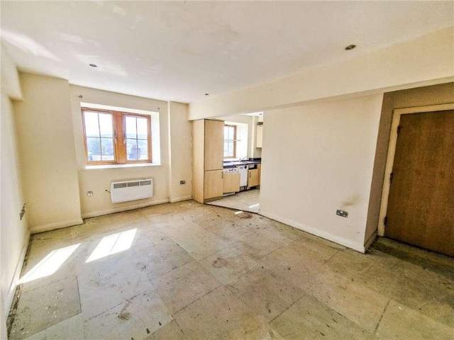 Flat for sale in Riddlesden, West Yorkshire