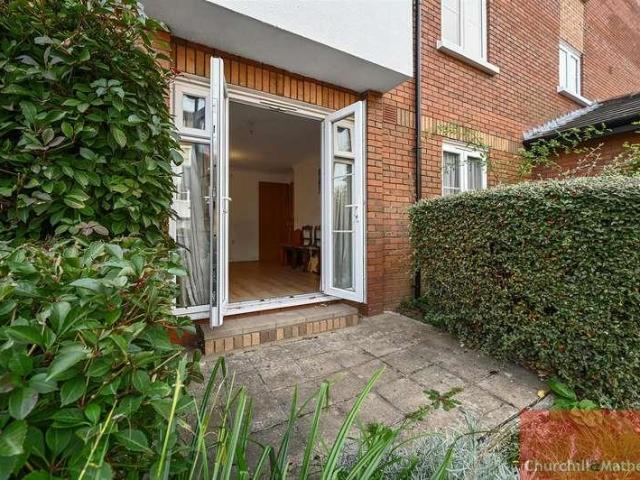 Flat for sale in London Borough of Ealing, Greater London