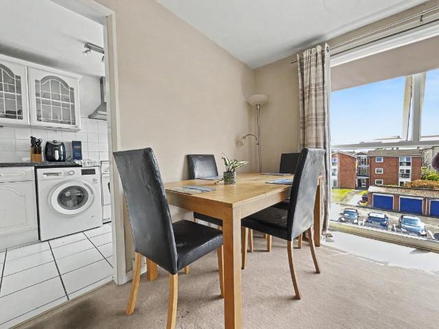 Flat for sale in Meols Cop, Southport