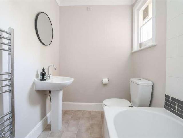 Flat for sale in Littlehaven, Horsham