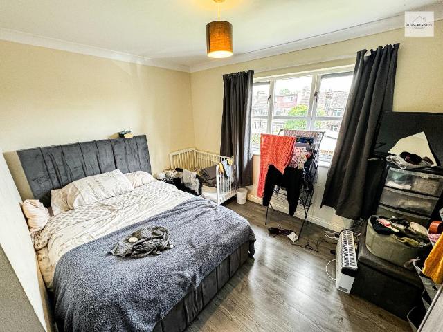 Flat for sale in Edmonton, Greater London