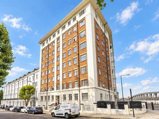 Flat for sale in City of Westminster, Greater London