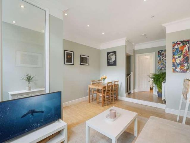 Flat for sale in Harringay, Greater London