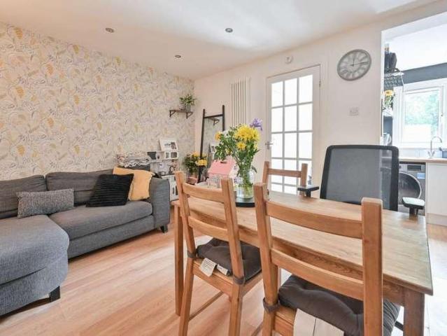 Flat for sale in Watford
