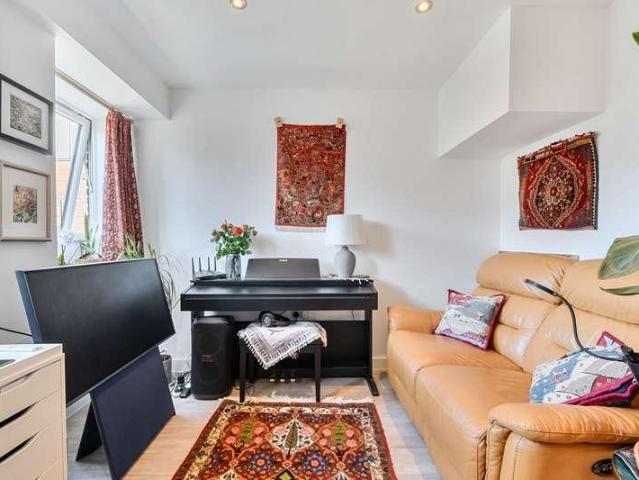 Flat for sale in Castlefield, Cressex