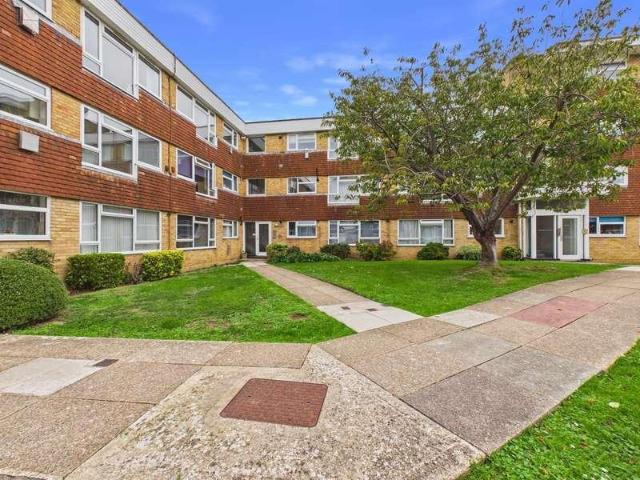 Flat for sale in West Worthing, Worthing