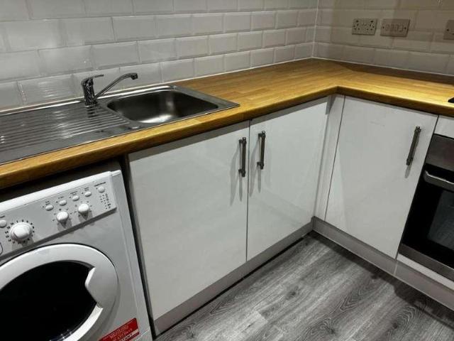 Flat for sale in Belle Isle, West Yorkshire