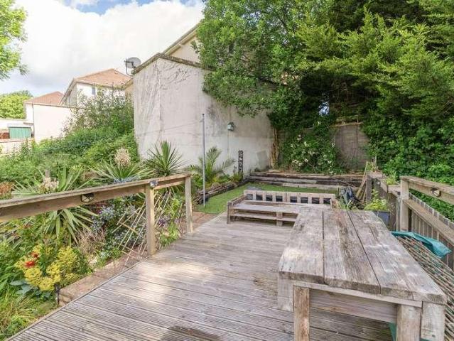 Flat for sale in Lowlands, Wales