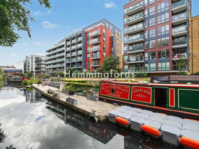 Flat for sale in Haggerston, De Beauvoir Town