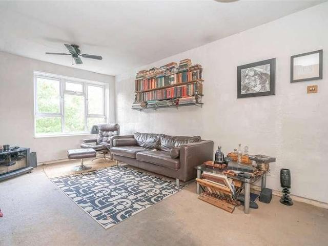Flat for sale in Finchley, Greater London