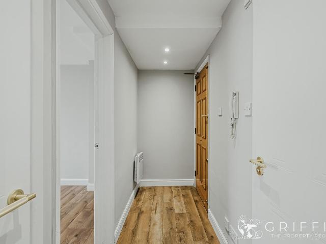 Flat for sale in Grays, Essex