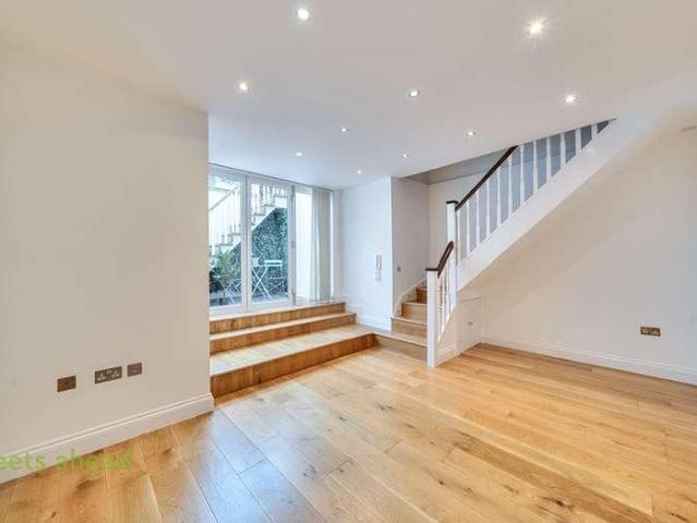 Flat for sale in London Borough of Croydon, Greater London