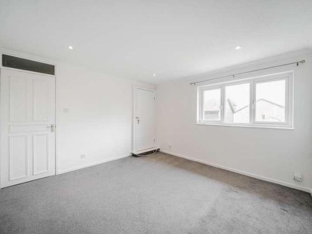Flat for sale in Roundshaw, Greater London