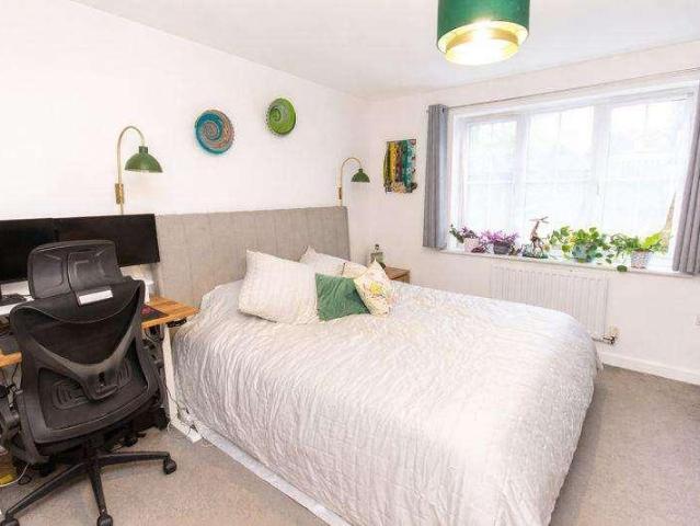 Flat for sale in Perryfields, West Sussex