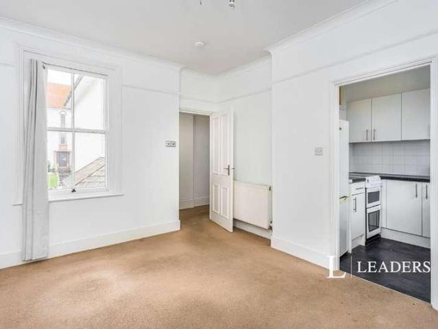 Flat for sale in Perryfields, West Sussex