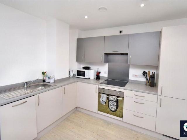 Flat for sale in Salford Quays, Salford
