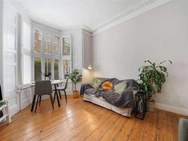 Flat for sale in Archway, Greater London