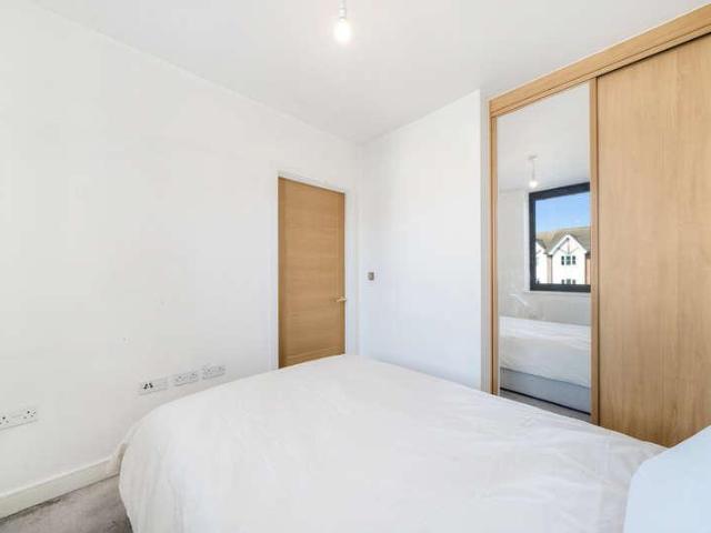 Flat for sale in Connaught Park, Bushey
