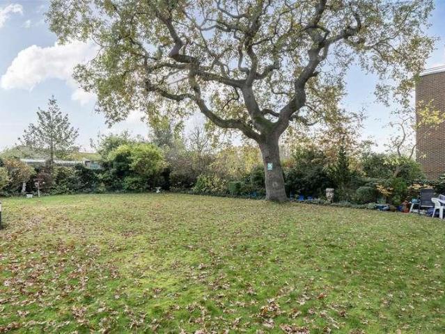 Flat for sale in Beckenham, Greater London