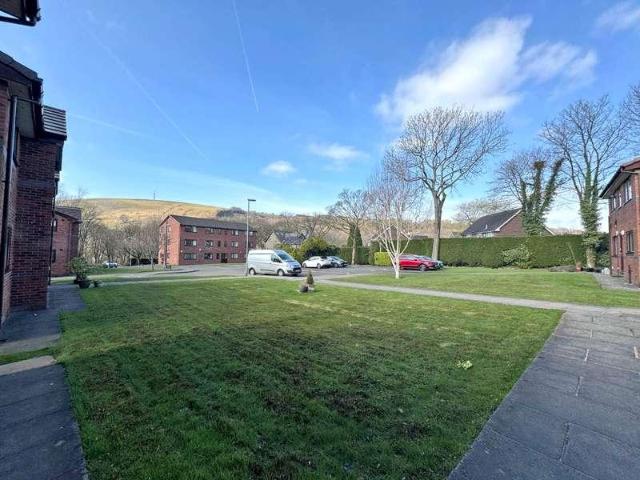 Flat for sale in Saddleworth, Pendock