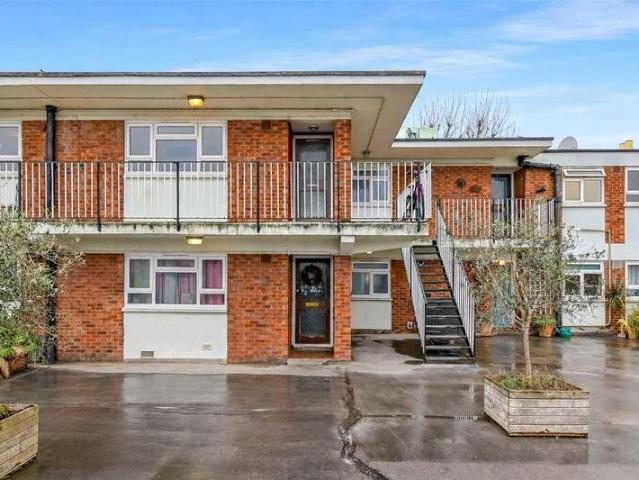 Flat for sale in East Dulwich, Greater London