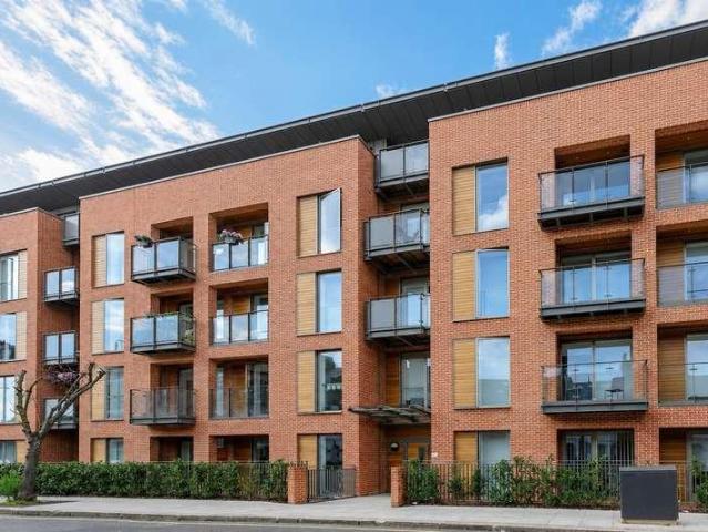 Flat for sale in West Hampstead, Greater London