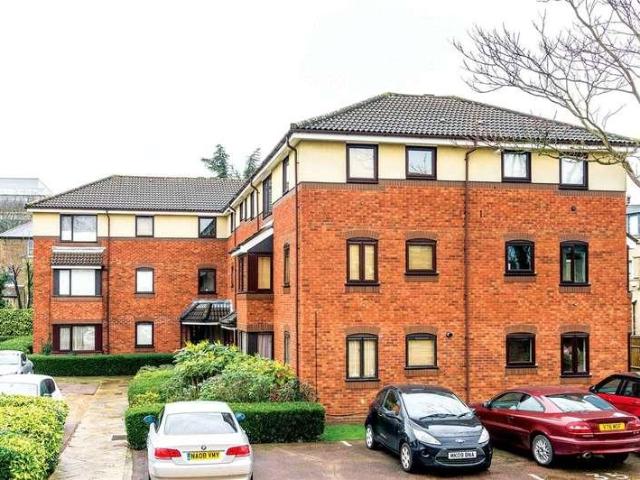 Flat for sale in Strand-on-the-Green, Greater London