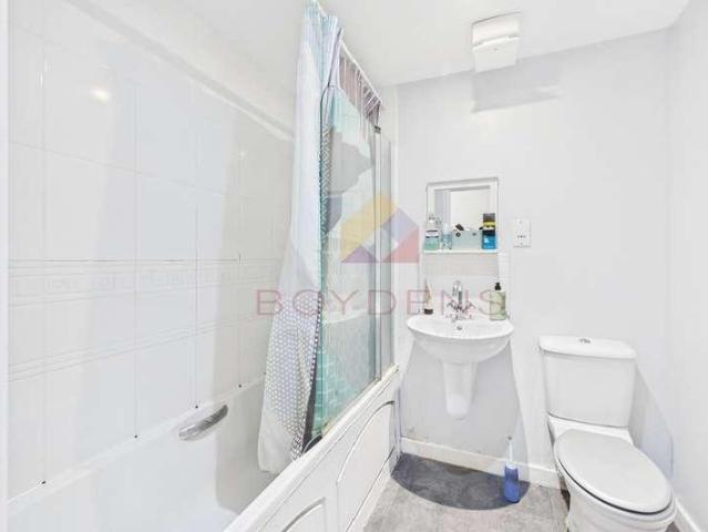 Flat for sale in Hythe, Fordham Heath