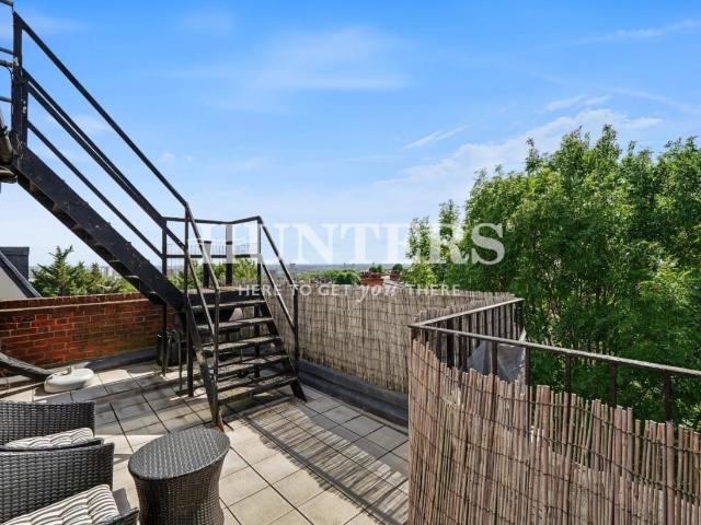 Flat for sale in West Hampstead, Greater London
