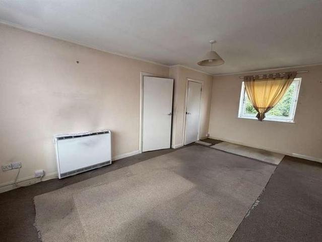 Flat for sale in Roselands, Eastbourne