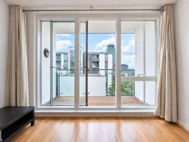 Flat for sale in London Borough of Hounslow, Greater London