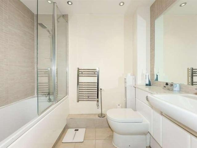 Flat for sale in Colindale, Greater London