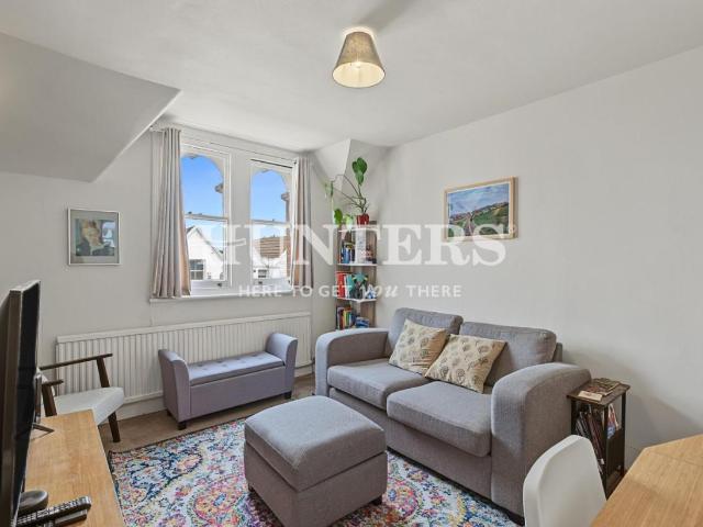 Flat for sale in West Hampstead, Greater London