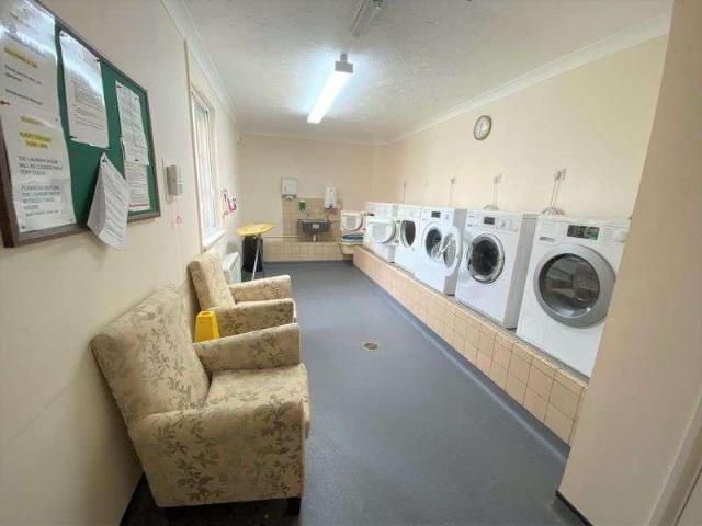 Flat for sale in Caterham on the Hill, Hillview