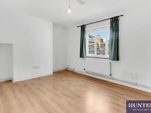 Flat for sale in Maida Vale, Greater London